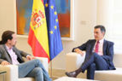Imagen de archivo del presidente del gobierno electo, Pedro Sánchez, y el líder de Podemos, Pablo Iglesias.