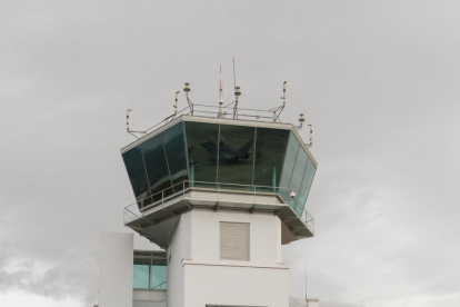 Una imatge d'arxiu de la torre de control de Reus.