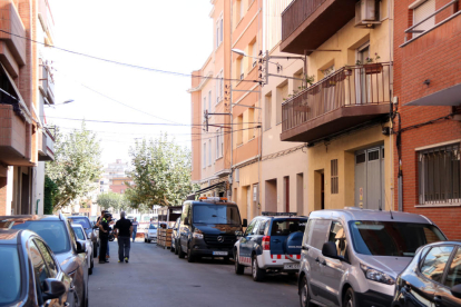 La casa i el tram de carrer del barri de Ferreries de Tortosa.