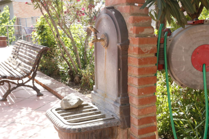 Una fuente de Gratallops que no mana agua por la situación de sequía del río Siurana.