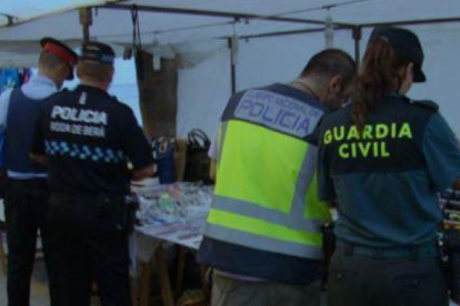 Las denuncias se hicieron en el marco de un dispositivo policial conjunto de Mossos d'Esquadra, Policía Local de Roda de Berà, Guardia Civil y Policía Nacional.