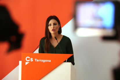 Pla mitjà de la líder de Cs a Catalunya, Lorena Roldán, en roda de premsa des de Tarragona, el 24 de setembre del 2019