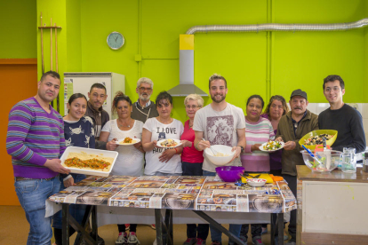 Imatge dels participants al curs d'auxiliar de cuina.