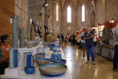 Imatge dels estands dels ceramistes que participen en la 17a edició de Terrània.