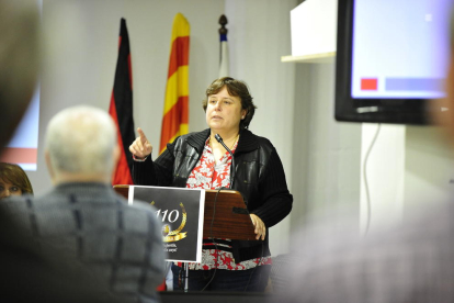 La presidenta de l'entitat, Mònica Balsells, durant l'assemblea de socis.