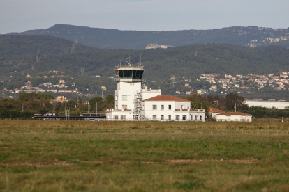Una imatge d'arxiu de la torre de control de l'Aeroport.