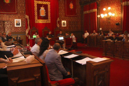Pla general del ple de l'Ajuntament de Tarragona.
