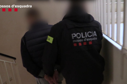 Los Mossos d'Esquadra han detenido a un total de seis personas.