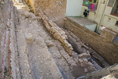 Restos romanos del Circo y de época medieval, en el solar de la calle Ferrers que ha sido excavada.