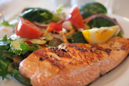El consum de peix gras com el salmó redueix en un 10% el risc de patir càncer.