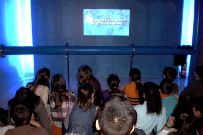 Foto de una visita de escolares al Espacio Agua.