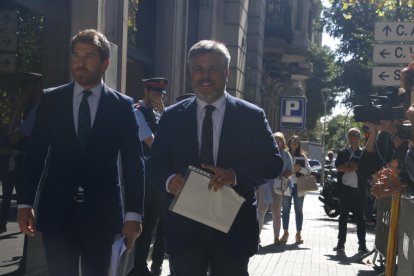 El alcalde de Valls y diputado de Junts pel Sí, Albert Batet, llegando a la Fiscalía antes de declarar el 20 de septiembre del 2017.