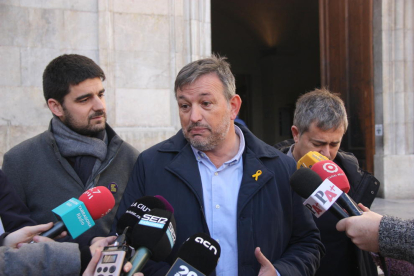 El president de l'AMI, Josep Maria Cervera, durant l'atenció als mitjans per valorar la sentència del TSJC.
