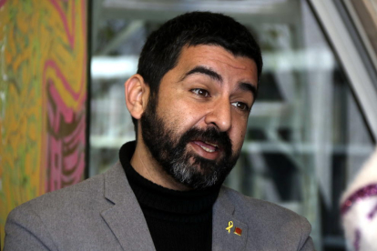 El conseller de Treball, Assumptes Socials i Famílies, Chakir El Homrani, durante una visita a Torredembarra el 8 de febrero del 2019