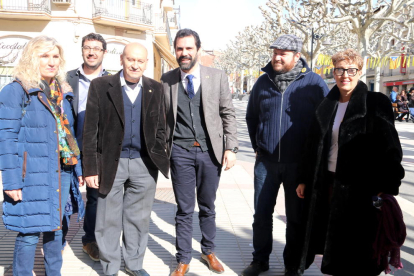 El president del Parlament, Roger Torrent, amb la candidata d'ERC a l'alcaldia de Tremp, Maria Pilar Cases i amb el candidat de la Vall Fosca, Josep Maria Dalmau.