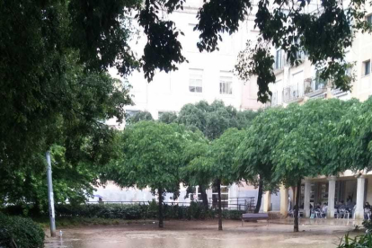 La plaça de la Patacada de Reus, inundada.