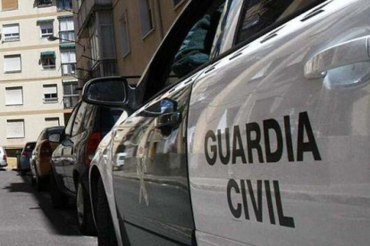 Agents de la policia judicial de la Guàrdia Civil de Villena es van fer càrrec de les perquisicions.