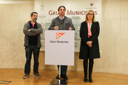 Guillem Figueras, Juan Carlos Sánchez y Pepa Labrador en la comparecencia de ayer martes.