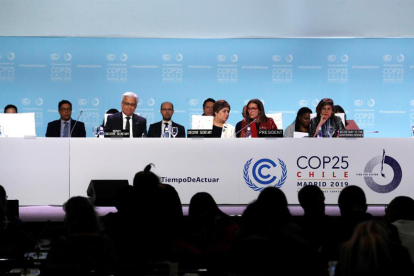 La ministra chilena de Medio Ambiente presidiendo el COP25 que este domingo ha cerrado un acuerdo.