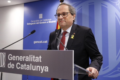 Plano medio del presidente de la Generalitat, Quim Torra, en una rueda de prensa.