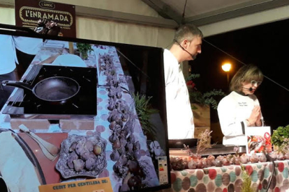 Moment del show cooking inaugural de la 6a edició de l'Enramada de l'Arboç l'any 2018.