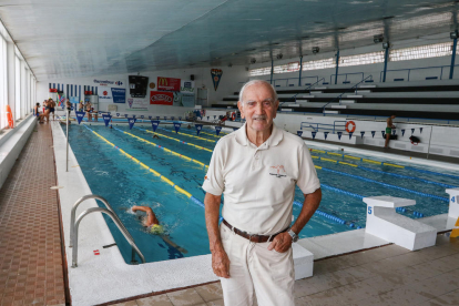 Pitu Casanovas en la piscina del CN Reus Ploms, del cual fue presidente doce años.