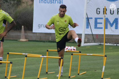 Iván López, durante un entrenamiento a principios de temporada, cuando estaba disponible para jugar.