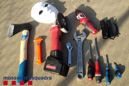 Las herramientas utilizadas por los ladrones.