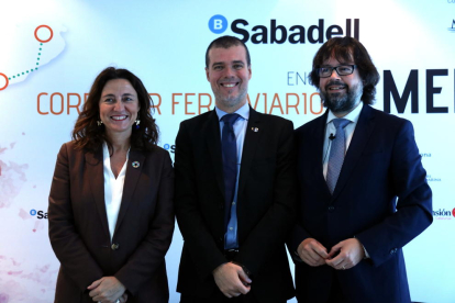 D'esquerra a dreta: Mercè Conesa, Josep Maria Cruset i el president de FGC, Ricard Font i Hereu.