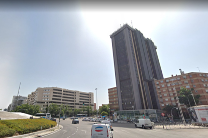 Imatge de la plaça Castilla on va suïcidar-se l'home.