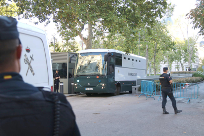 Imatge d'arxiu d'un trasllat en un autocar de la Guàrdia Civil dels CDR detinguts acusats de terrorisme.