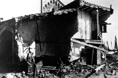 Una casa del Serrallo que la fuerza del agua tiró al suelo en octubre de 1930.