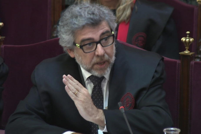 El abogado de Jordi Sànchez, Jordi Turull y Josep Rull, Jordi Pina, durante su informe final en el Supremo.
