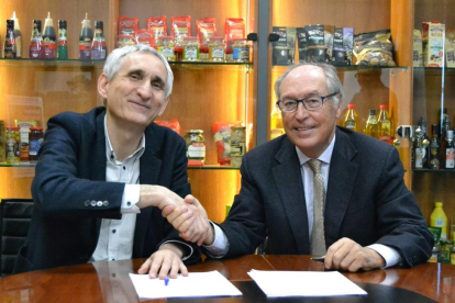 El director general de l'IRTA, Josep Usall, i el conseller delegat de Borges, Josep Pont, després de signar l'acord de col·laboració