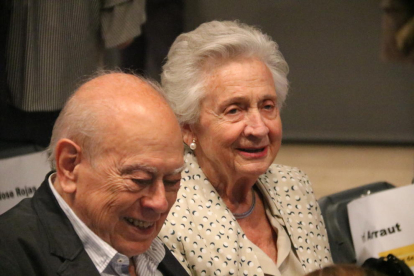 L'expresident del Govern Jordi Pujol i la seva dona, Marta Ferrusola, durant la presentació del llibre 'Escrits de la presó' de l'exconseller Quim Forn