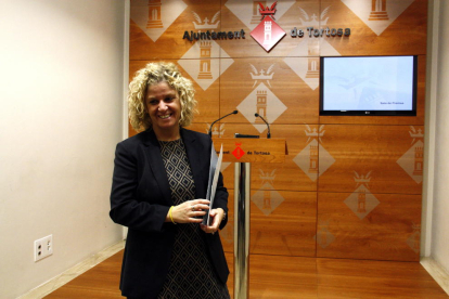 Pla americà de l'alcaldessa de Tortosa, Meritxell Roigé, a la sala de premsa de l'Ajuntament.