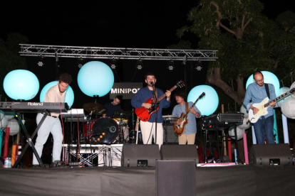 La formación de El Petit de Cal Eril actuando en la novena edición del Minipop.