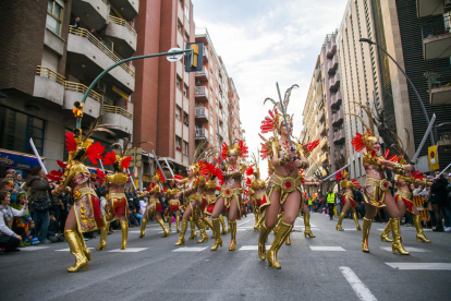 Imagen de la comparsa Sinhus Sport, ganadora al concurso del Carnaval de 2019, durante el desfile celebrado el pasado mes de marzo.