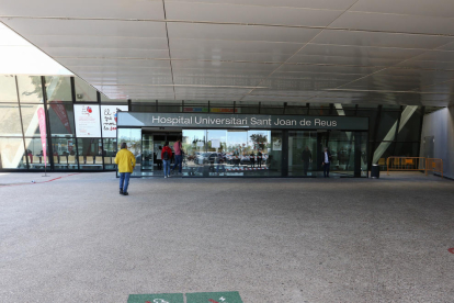 Una imagen de archivo de la entrada principal en las instalaciones del Hospital Sant Joan de Reus.