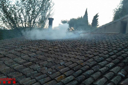 Imatge de l'incendi en una masia de Vespella de Gaià.