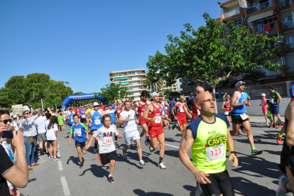 Imagen de la 6ª carrera solidaria del Aquópolis, que incluía una prueba atlética de 5 kilómetros y una caminata de 2 kilómetros.