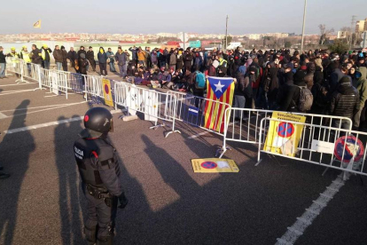Imagen de los Mossos delante del corte de la A-27 en Tarragona.