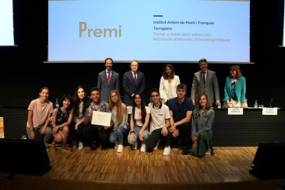 Els alumnes de l'Institut Antoni de Martí i Franquès durant l'entrega dels Premis.