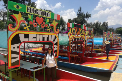 Leyre Esteve en Xochimilco, un espacio «con 177 kilómetros de canales para navegar con 'trajineras'».