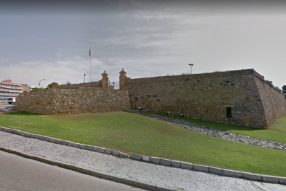 El fortí de Sant Jordi és una construcció defensiva anglesa que fa anys està tancada al públic.