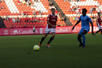 Viti, durante una acción del Nàstic-Girona, partido amistoso disputado en el Nou Estadi esta pretemporada.