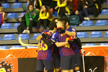 Els jugadors del Barça celebrant un dels gols en el partit d'ahir a la nit.