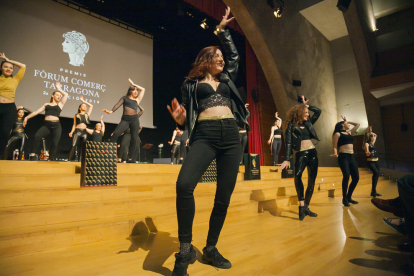 El grup Soul Dance va iniciar la festa d'entrega dels Premis Fòrum Comerç al Palau de Congressos.