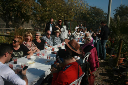 Imagen de la 7ª edición de la calçotada de Mediterrània y la CET.