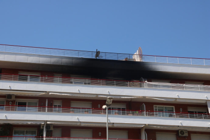 Imatge exterior del pis cremat a Vilanova i la Geltrú.